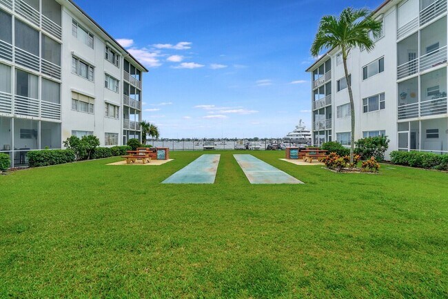 Building Photo - 4500 N Flagler Dr