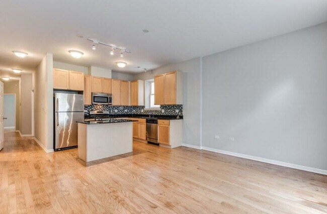 Building Photo - 6617 S Ingleside Ave