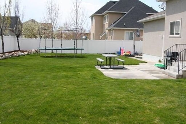 Building Photo - Beautiful 6 Bed 3 bath in Springville!!