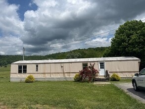 Building Photo - 2-Bedroom, 2-Bath Trailer with Scenic Views in Sparta, TN