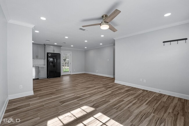 Building Photo - 1419 Teekell St