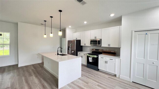 Building Photo - 3360 SW 129th Loop