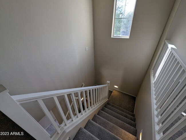 Building Photo - 1253 N 166th Ave