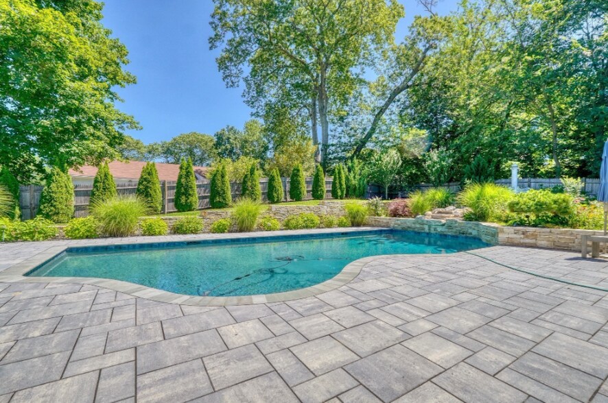 Building Photo - 65 Sherburne Rd S