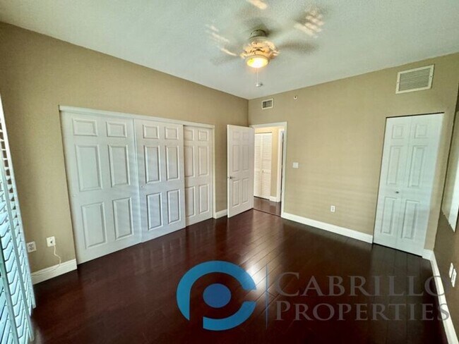 Building Photo - 1240 India St