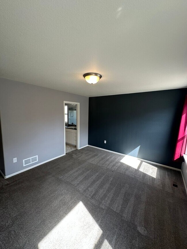 Building Photo - Beautiful 4bdrm Home In Severance