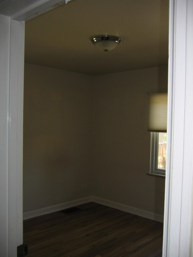 Building Photo - 418 S York St