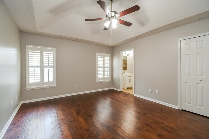 Building Photo - 8323 Staplehurst Dr W