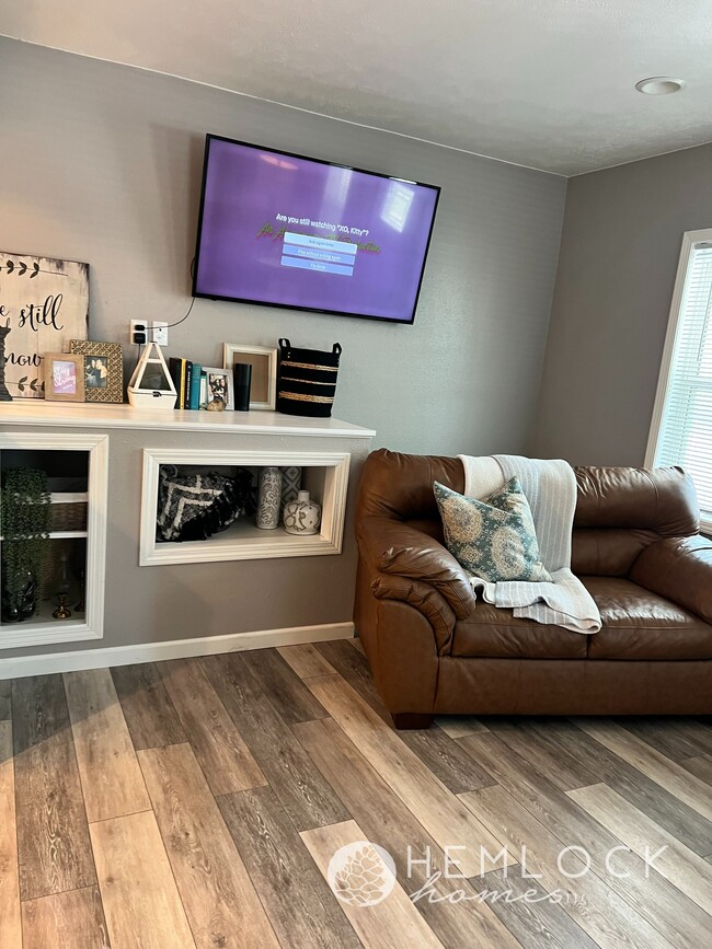 Building Photo - 601 S 1st St