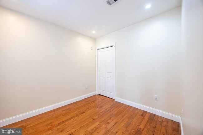 Building Photo - 4706 Chestnut St