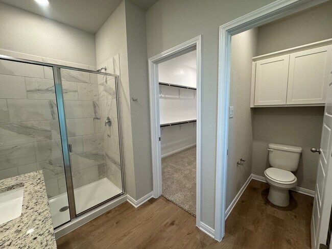 Building Photo - Stunning 4x3 Luxury Duplex in Buda, TX!