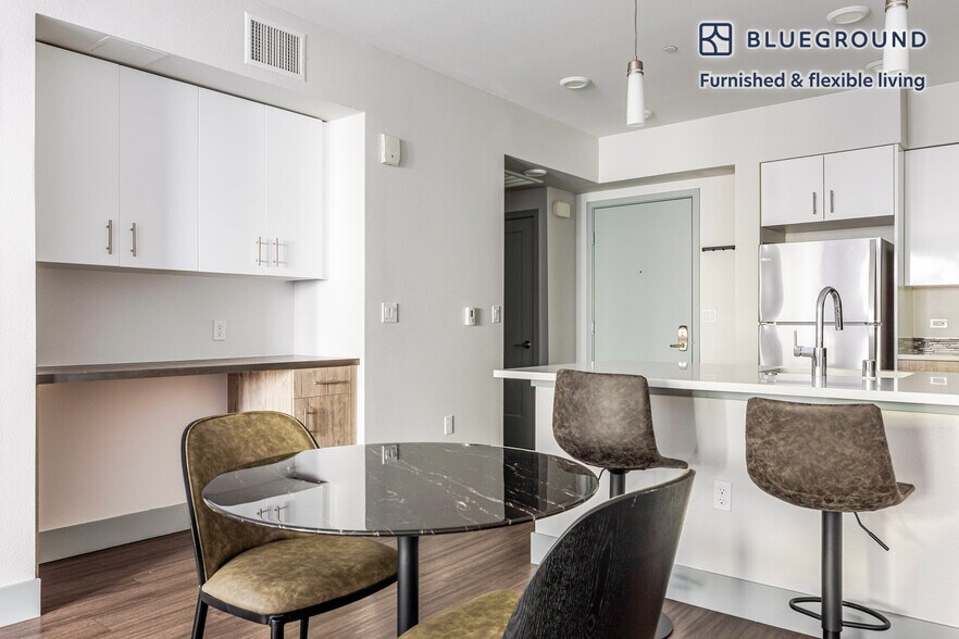 Building Photo - 1800 Lacassie Ave