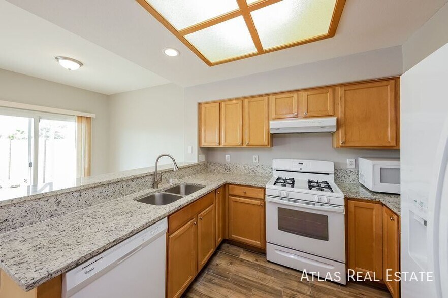 Building Photo - 4929 W Bluefield Ave