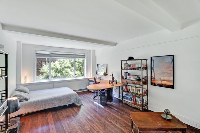 Building Photo - 170 E 77th St