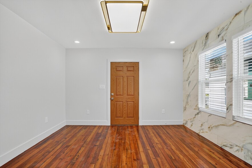 Building Photo - 2825 Cherry St