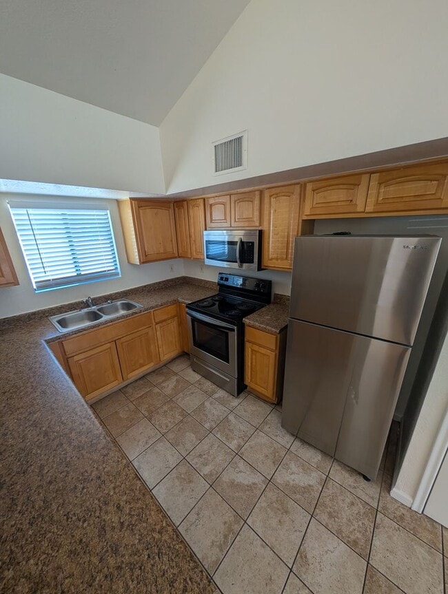 Building Photo - 1430 N Leawood Pl