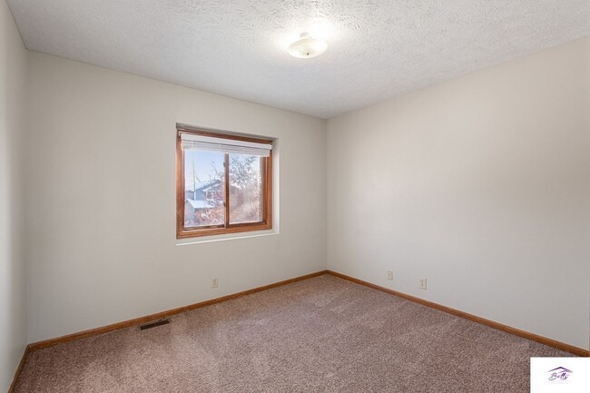 Building Photo - AVAILABLE NOW!