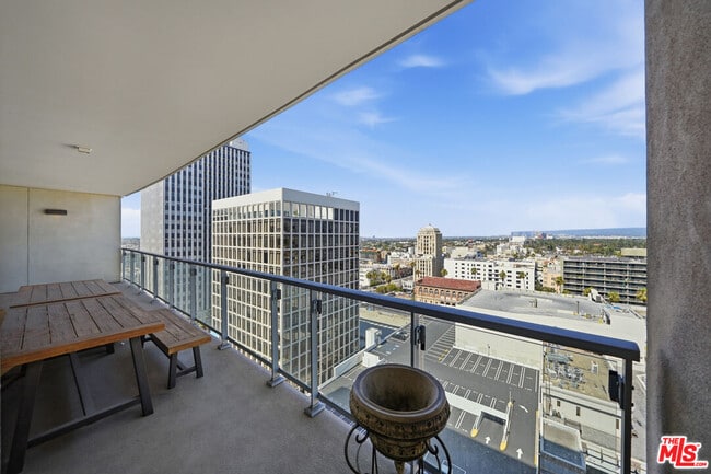Building Photo - 3785 Wilshire Blvd