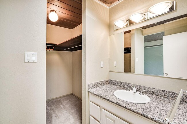 Building Photo - 172 Amber Dr