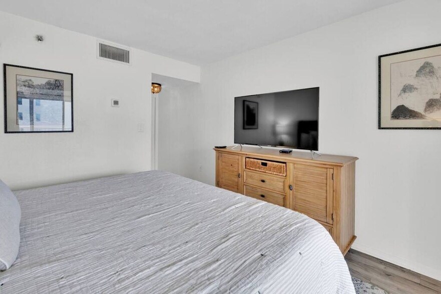 Building Photo - 790 Santa Rosa Blvd