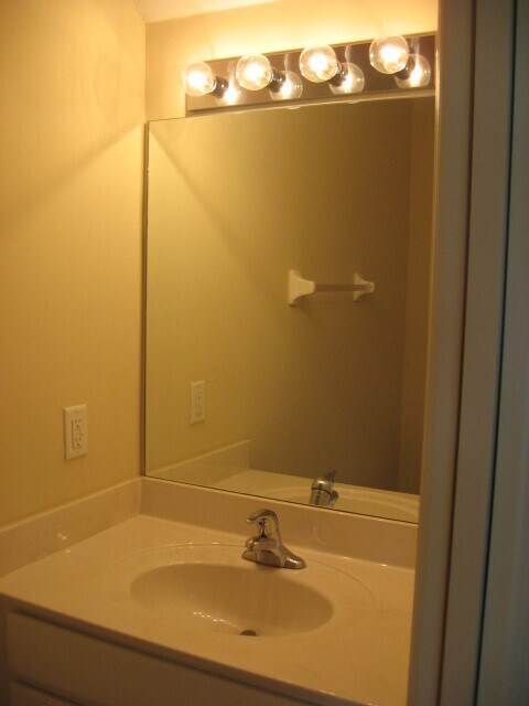 Building Photo - Cypress Landing 8205