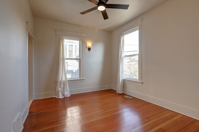 Building Photo - Charming 4 Bedrooms Madison Valley Bungalow Home