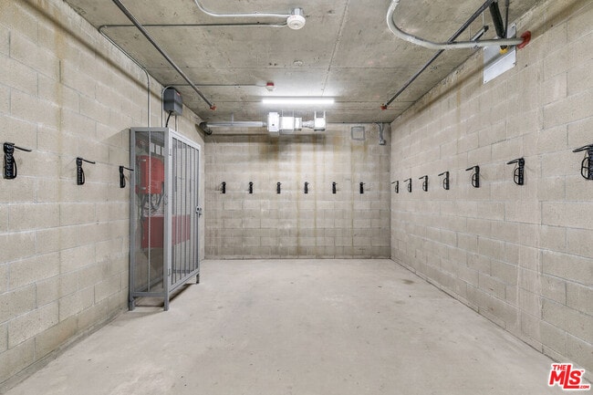 Building Photo - 3567 Chesapeake Ave