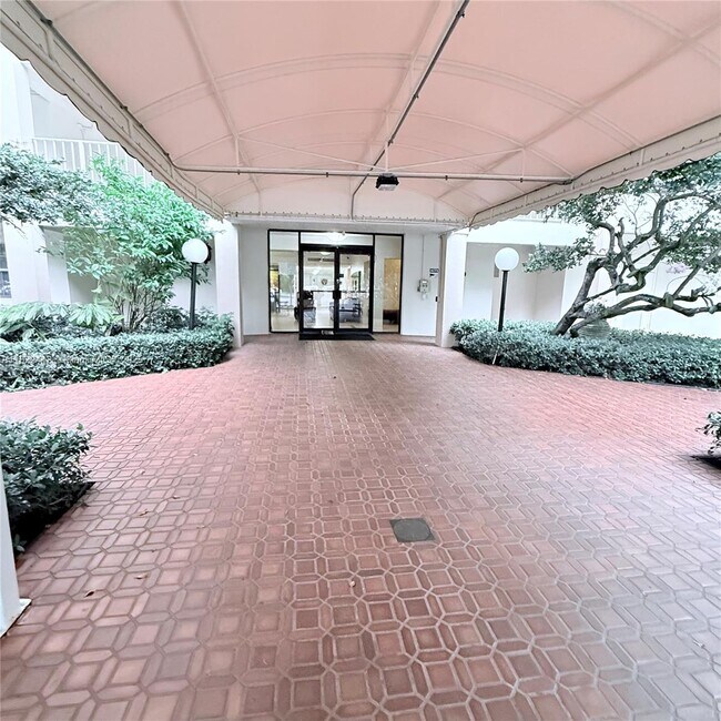 Primary Photo - 3980 Oaks Clubhouse Dr