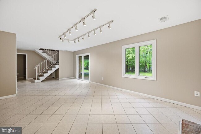 Building Photo - 2506 Pinoak Ln