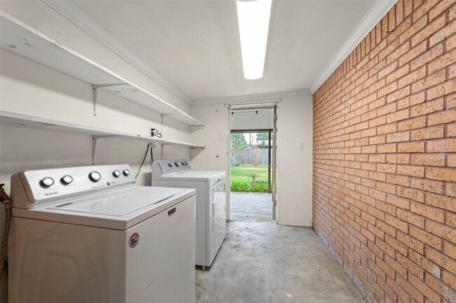 Building Photo - 6148 Indigo St