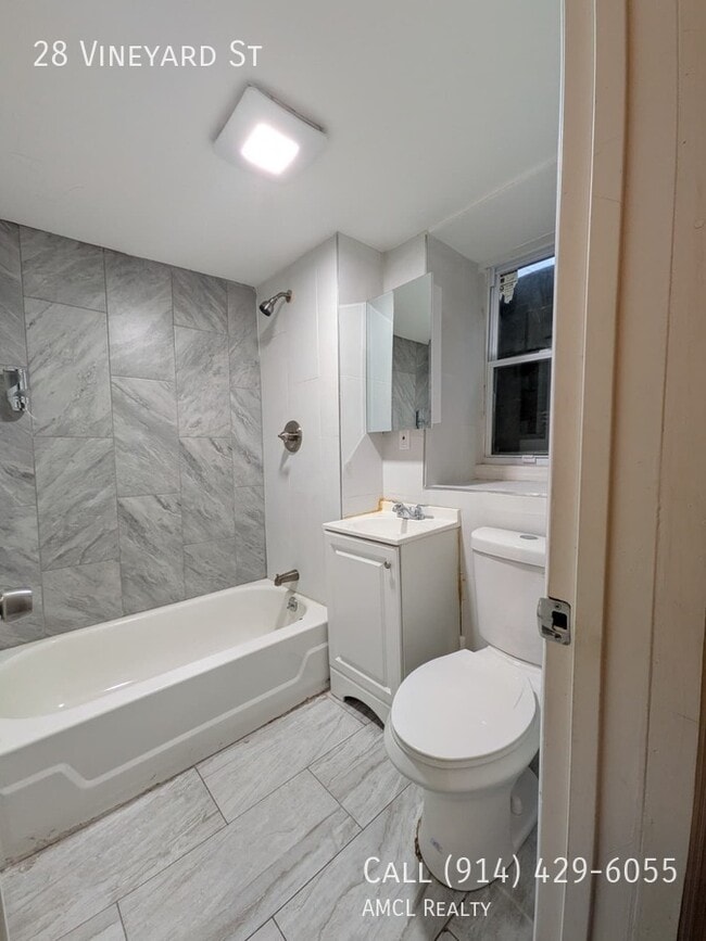 Building Photo - 28 Vineyard Ave