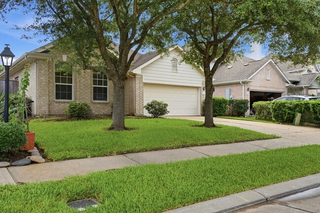 Building Photo - 1631 Crescent Shores Ln