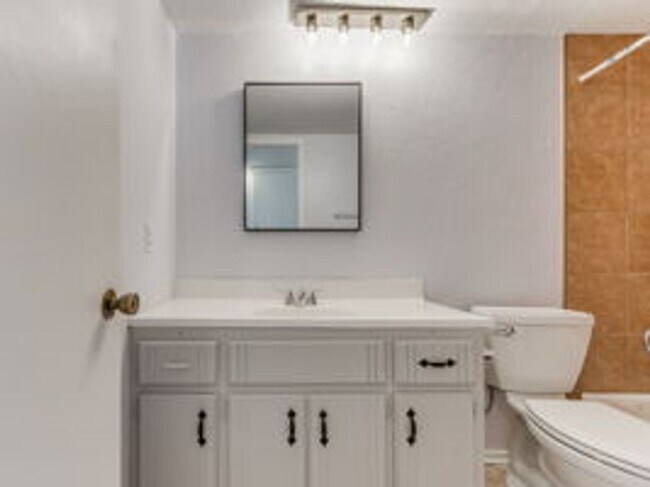 Building Photo - 2 bed/ 1 bath condo in Bethany