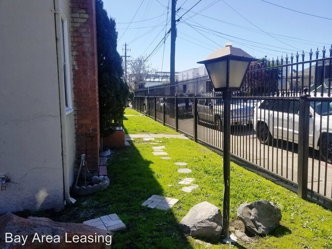 Building Photo - 1239 30th St