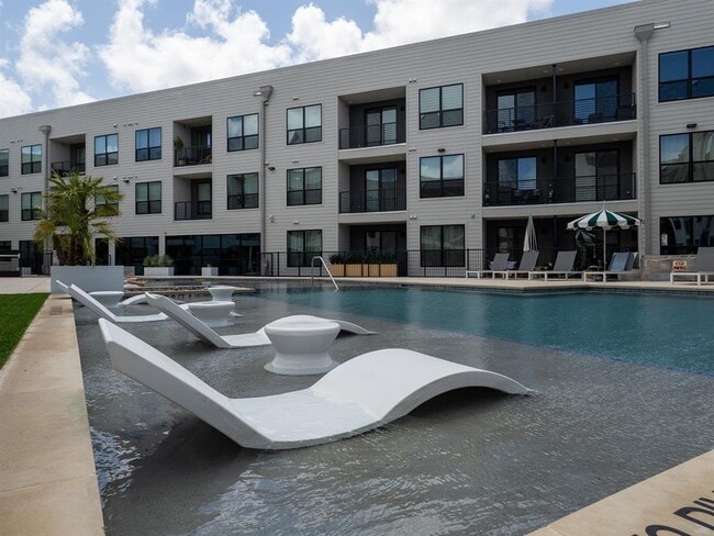 Building Photo - 1701 Simond Ave Ave