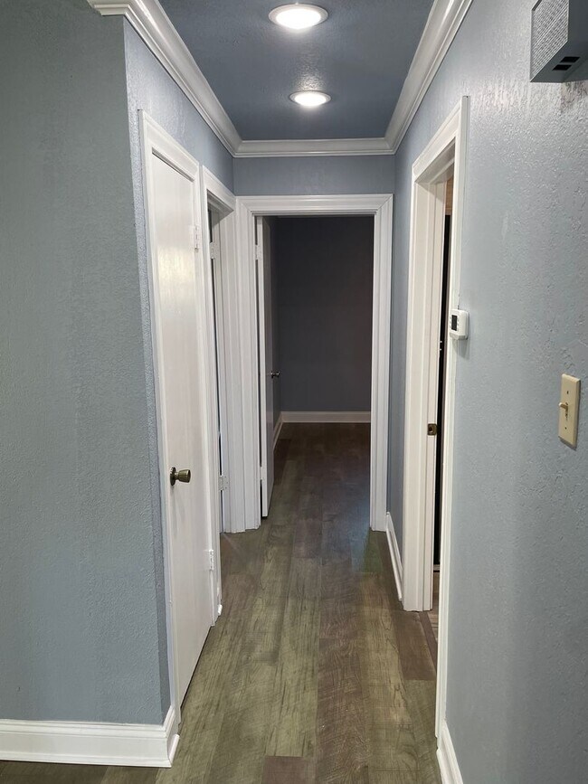 Building Photo - 229 Travis Ln