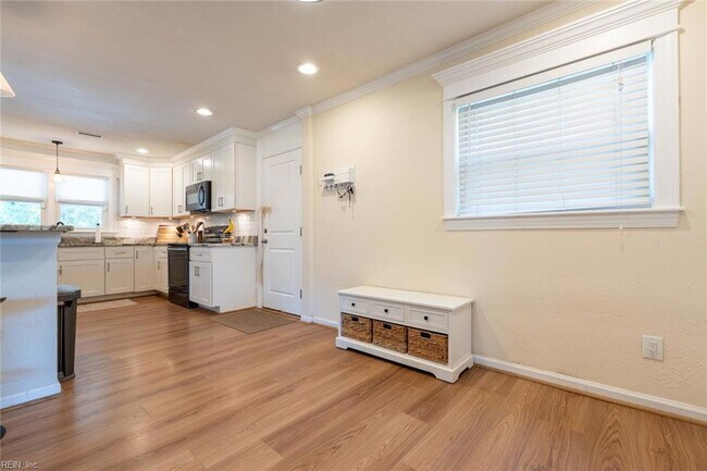 Building Photo - 820 Plainsman Ct
