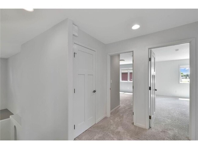 Building Photo - 154 Beaton Dr W