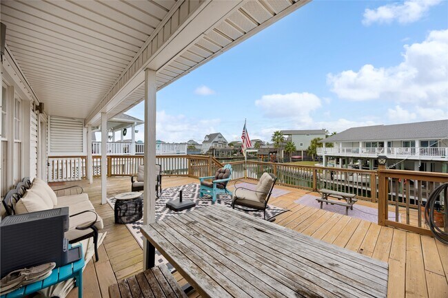 Building Photo - 1114 Tiki Dr