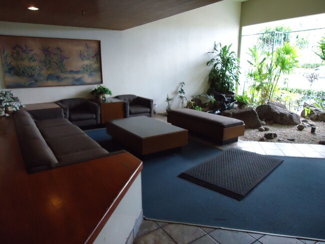 Building Photo - Pearl Regency 1 Bedroom, 1 Bath, with 1 pa...