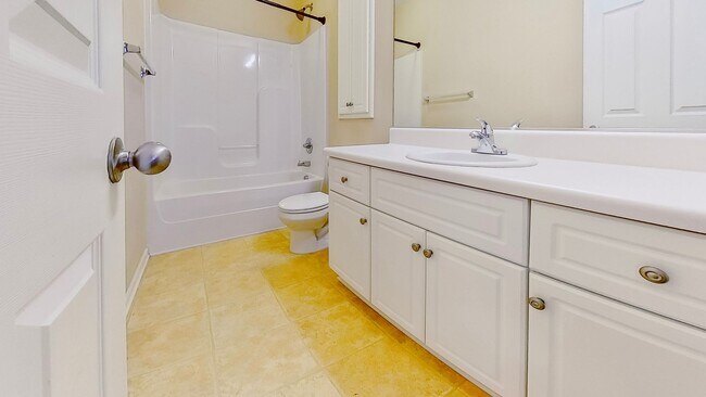 Building Photo - 2 Bed/ 2 Bath Townhouse