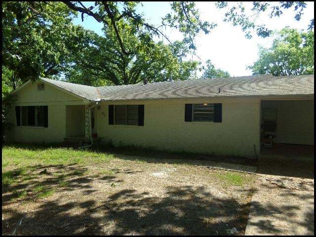 Building Photo - 701 N Buchanan St