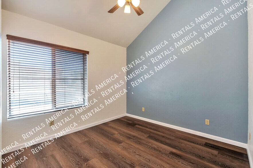 Building Photo - 5675 N Camino Esplendora