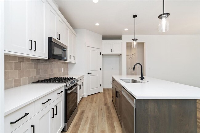 Building Photo - Brand New 3 Bed 2.5 Bath Townhouse With Many Amenities