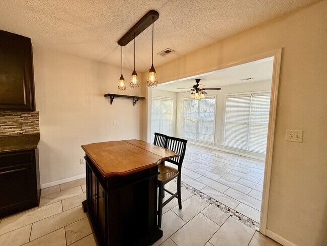 Building Photo - 254 Meadow Pathway Dr