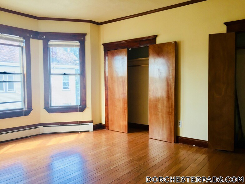 Building Photo - 361 Adams St