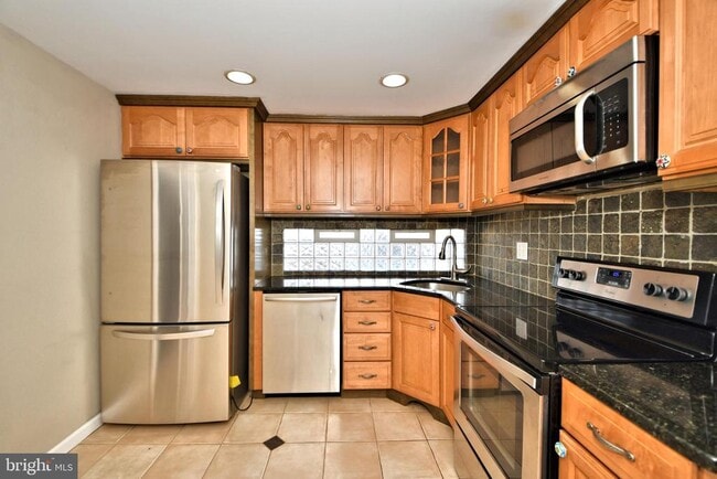 Building Photo - 660 Osborne Ave