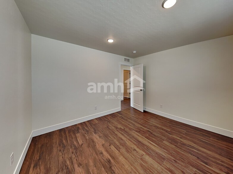 Building Photo - 9357 W Dove Creek St
