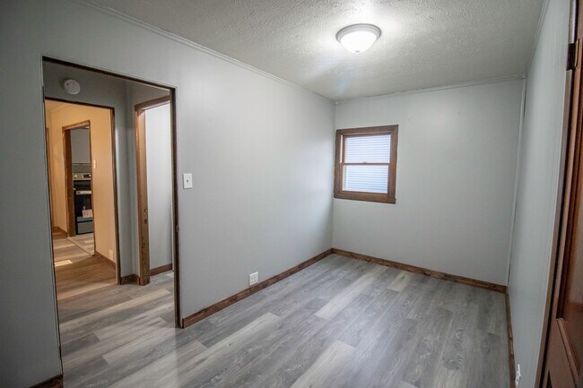 Building Photo - Completely Renovated and Affordable 3 BR Home
