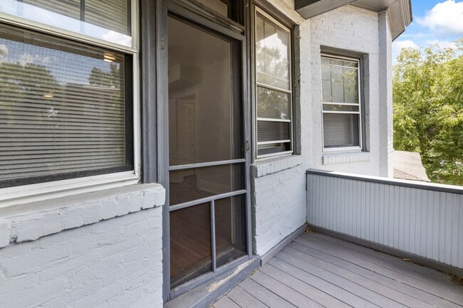 Building Photo - True Ghent Beauty 2/1 Move in Now